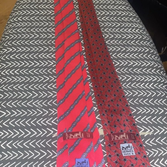 Red Striped Men's Tie - Picture 7 of 10